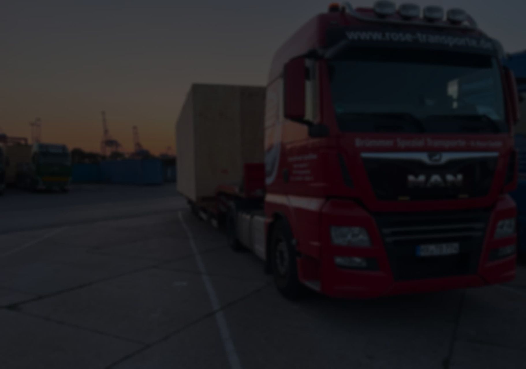 LKW an einem Hafen